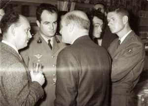  Commandant  
Julien CAMELIN 
---- 
1957 - ALGER
au cabinet de MASSU
avec le Cdt Denoix de Saint Marc
