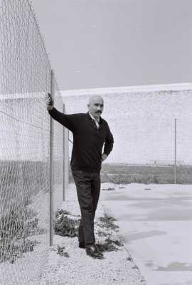  Alphonse CONSTANTIN 
dans la cour de promenade