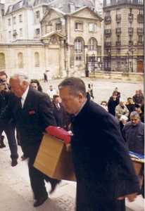  Jacques ZAJEC et 
le commandant Charles MET 
portant le cercueil 
au Val de Grace

