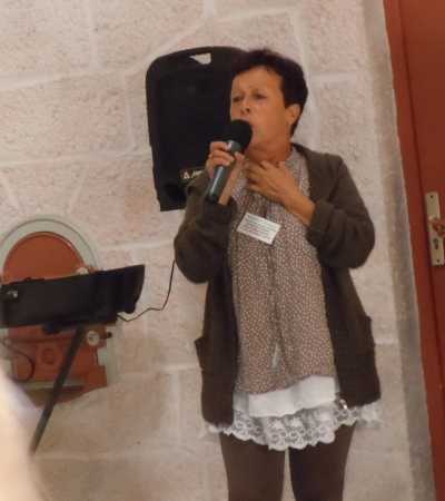   Nathalie YACOUT 
----
Au rassemblement annuel des
anciens habitants de TENES
Elle chante une chanson d'Edith PIATH