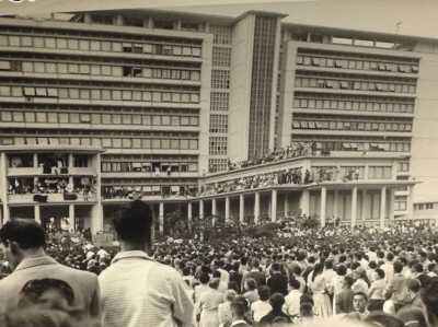  13 Mai 1958 
