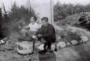   Vincent AVELLANEDA 
et Lazlo VARGA
devant un barbecue