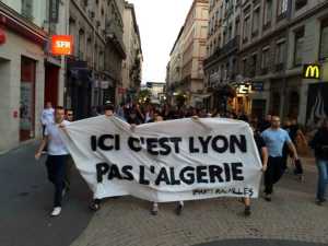  " Ici c'est LYON
Pas l'ALGERIE "
