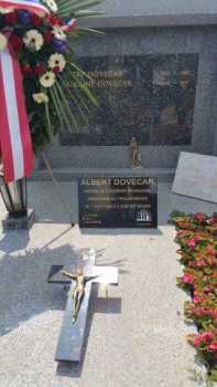  La Tombe d'Albert DOVECAR
