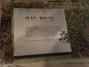  La Plaque sur la tombe de Jean BRUNE 