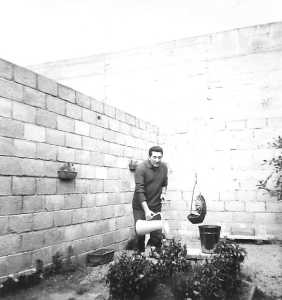  Prison de TOUL 
---- 
Gabriel VAN de VELDE 
dans son jardin
